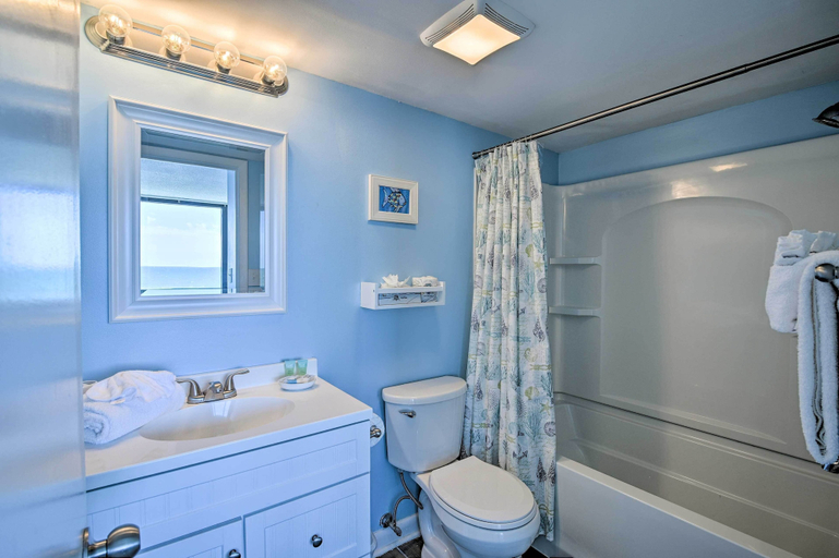 Bathroom 5, Oceanfront Myrtle Beach Condo with Resort Perks!, Horry