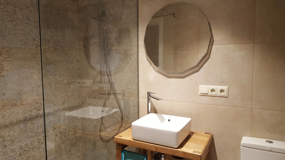 Bathroom 3, La Casa dels Lledoners, Girona