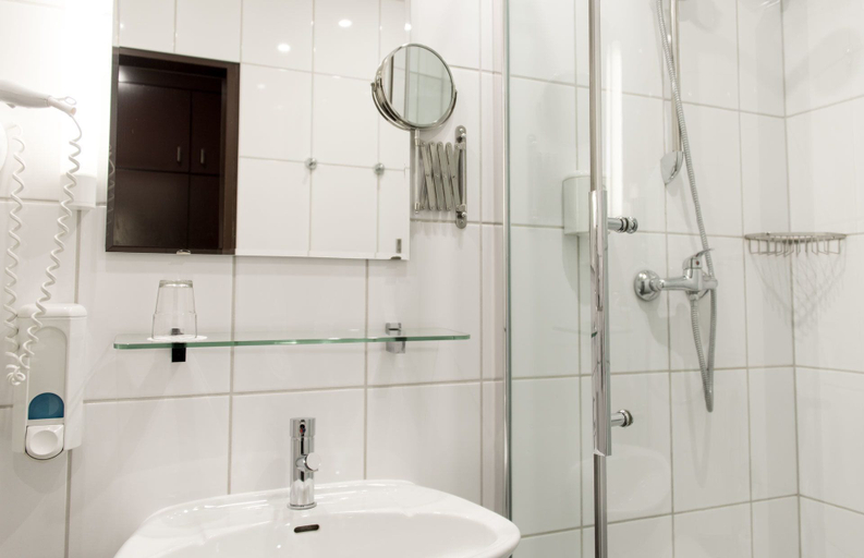 Bathroom 5, Hotel Fürstenhof GmbH, Braunschweig