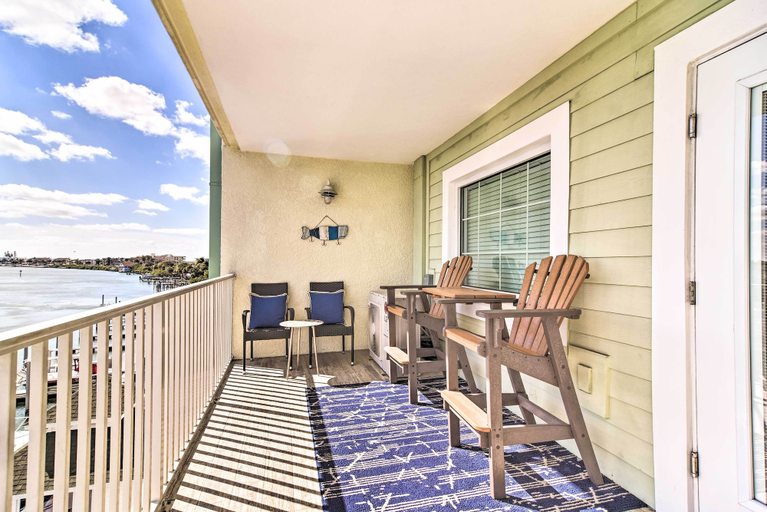 Others 5, Waterfront Condo w/ Water Park, Walk to the Beach!, Pinellas