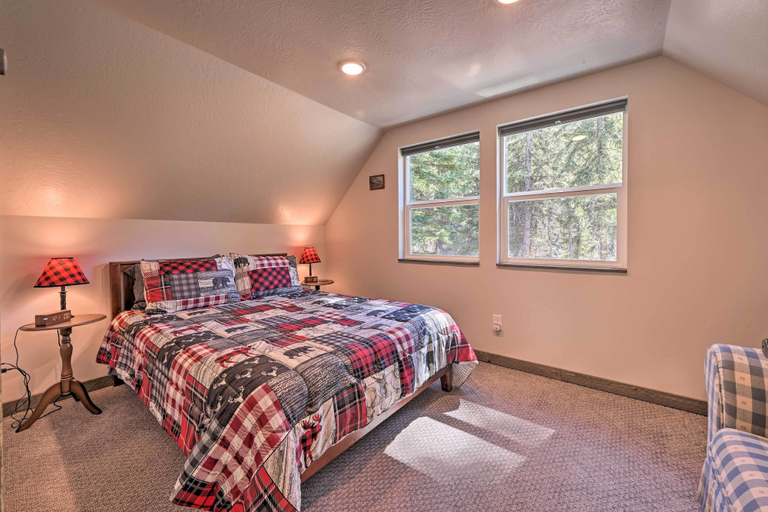 Bedroom 2, Riverside Cabin in Bitterroot National Forest!, Ravalli
