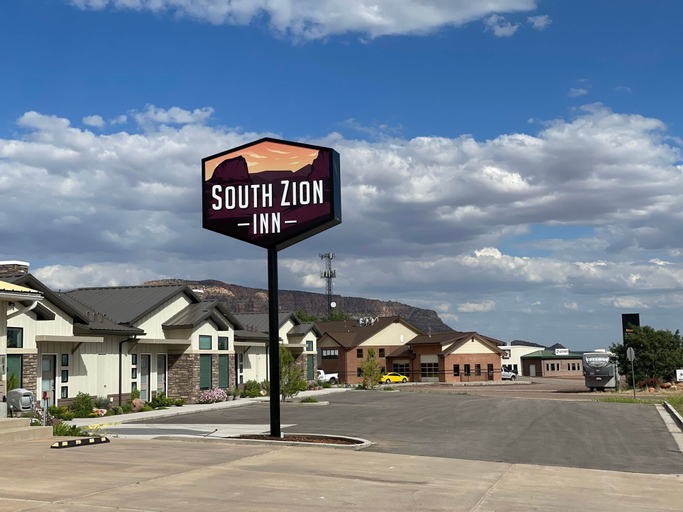 Exterior & Views 2, South Zion Inn & Suites, Mohave