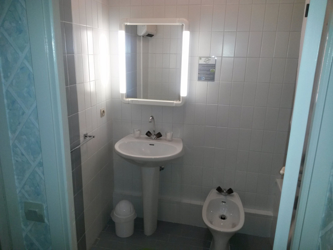 Bathroom 4, Hostellerie de Rimplas, Alpes-Maritimes