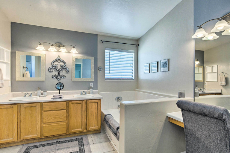 Bathroom 4, Lovely Tucson Home w/ Pool & Mountain Views, Pima