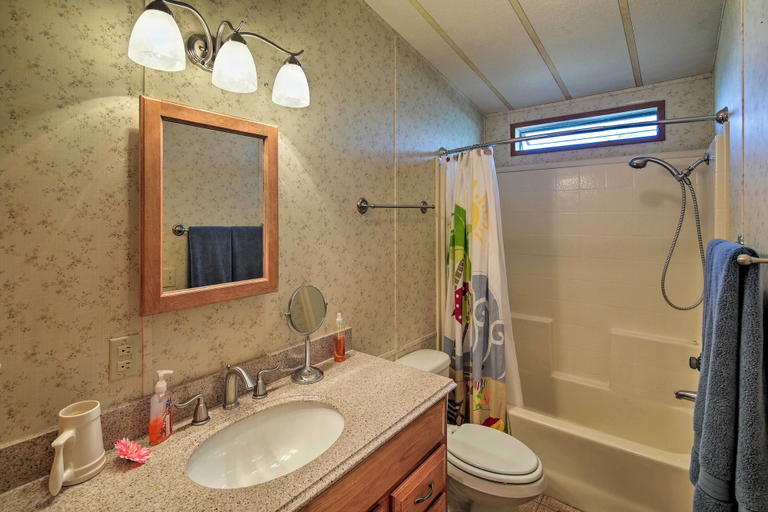 Bathroom 3, Bullhead City Home w/ Fire Pit - Walk to CO River!, Mohave