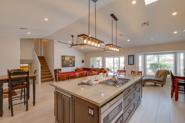 Food & Drinks 5, Golf Course Views: Stunning Oasis in Phoenix!, Maricopa