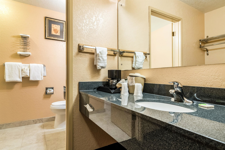 Bathroom 5, SureStay Hotel by Best Western Wenatchee, Douglas