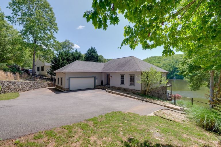 Exterior & Views 2, Waterfront Smith Mountain Lake Home w/ Boat Dock!, Franklin