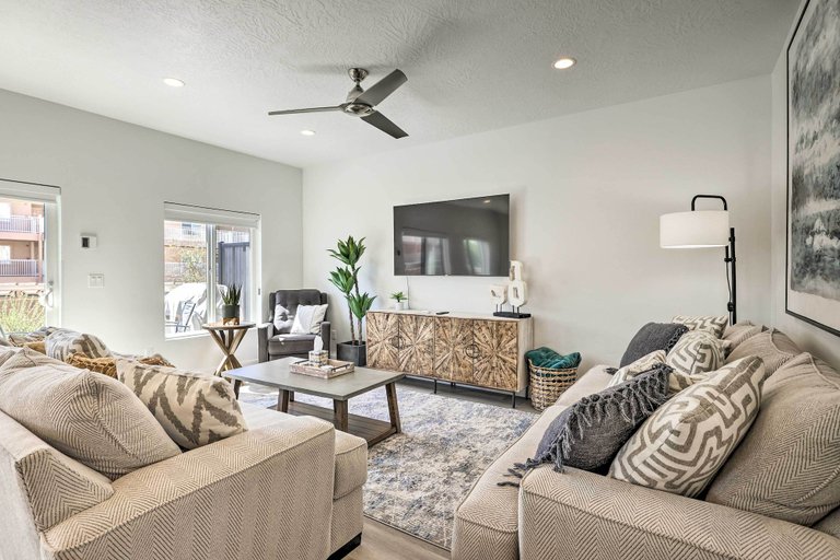 Others 5, Spacious St. George Townhome w/ Grill & Views!, Washington