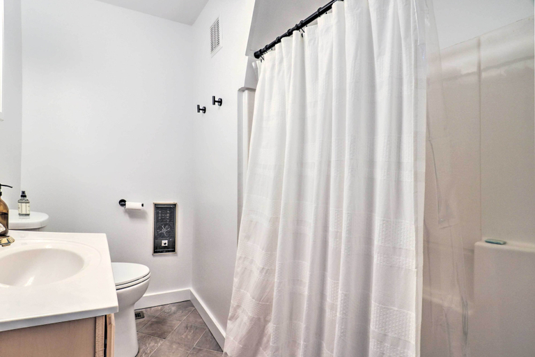Bathroom 4, Amazing A-frame w/ Private Hiking + Amenities, Transylvania