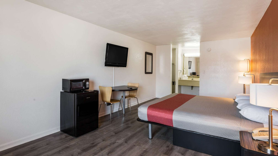 Bedroom 14