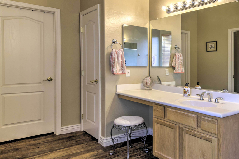 Bathroom, Pool Table, Yard and Grill Luxe Queen Creek Escape, Maricopa