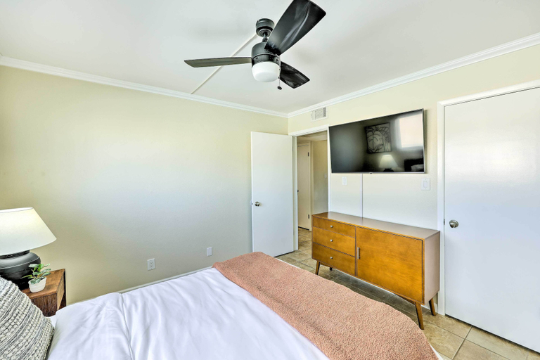 Bedroom 3, Stunning Old Town Condo Pool and Sunset Views!, Maricopa