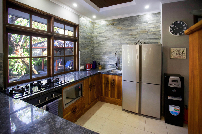 Dining Room 9