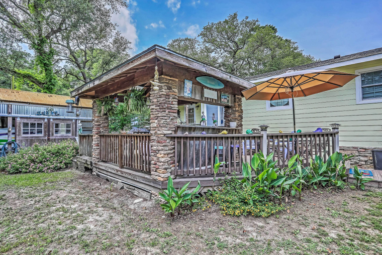 Exterior & Views 2, Sun, Sand & Smiles! Ocean Isle Apt w/ Balcony, Brunswick