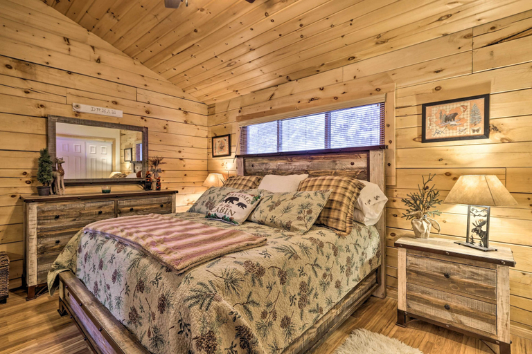 Bedroom 3, Cozy 'Nora's Hideaway' - Charming, Quiet Log Cabin, Kane