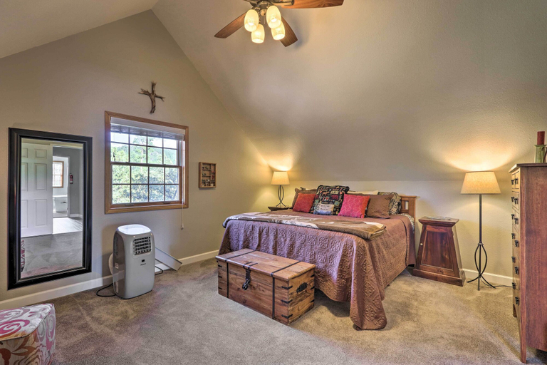 Bedroom 2, Modern Strawberry Cabin w/ Hammock, Deck, Fire Pit, Gila