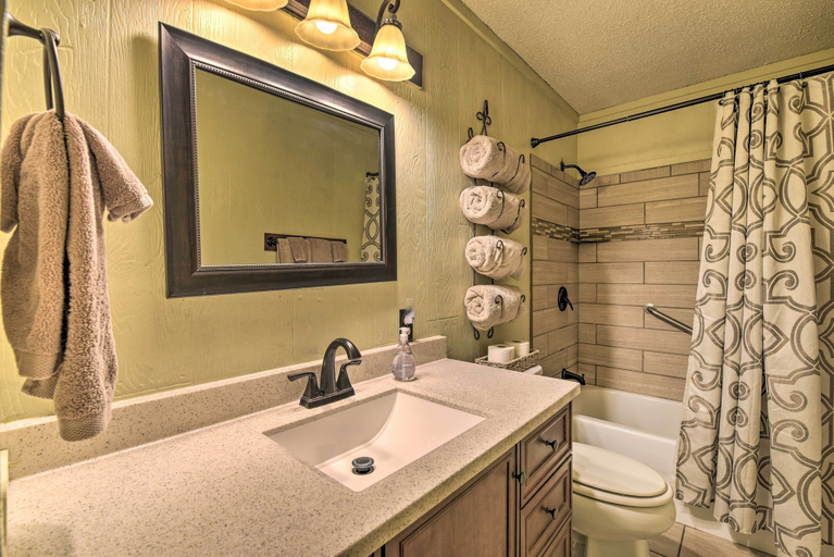 Bathroom 4, Deluxe A-frame Home w/ Game Room & Deck!, Colfax