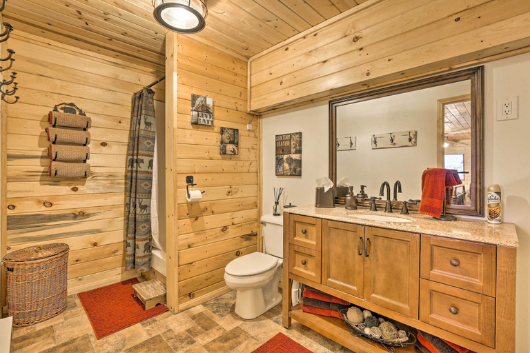 Bathroom 4, Cozy 'Nora's Hideaway' - Charming, Quiet Log Cabin, Kane