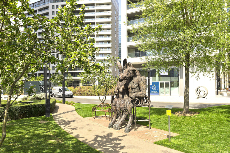 Exterior & Views 2, Luxury Waterfront Studio in Canary Wharf by Underthedoormat, London