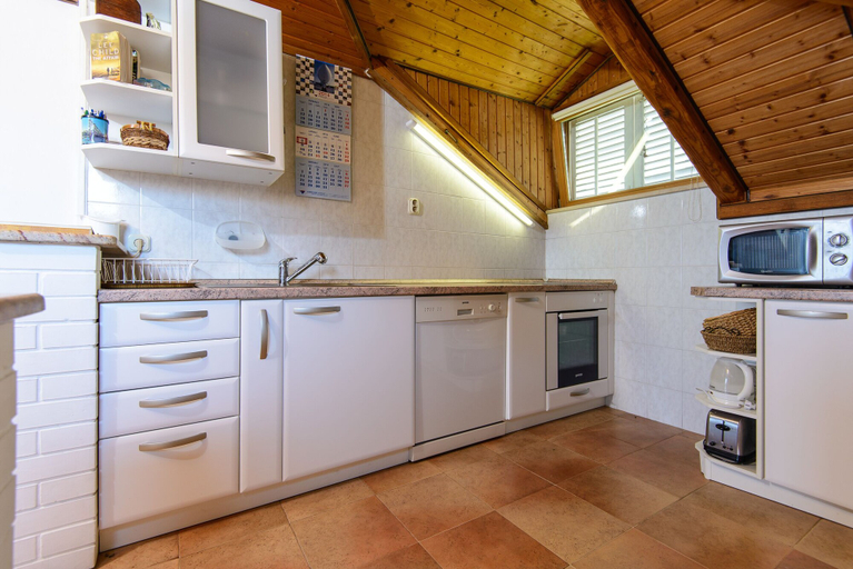 Others 3, 2-bed Apt, Sleeps 4 With Sea View, 10 min to Beach, Dubrovnik