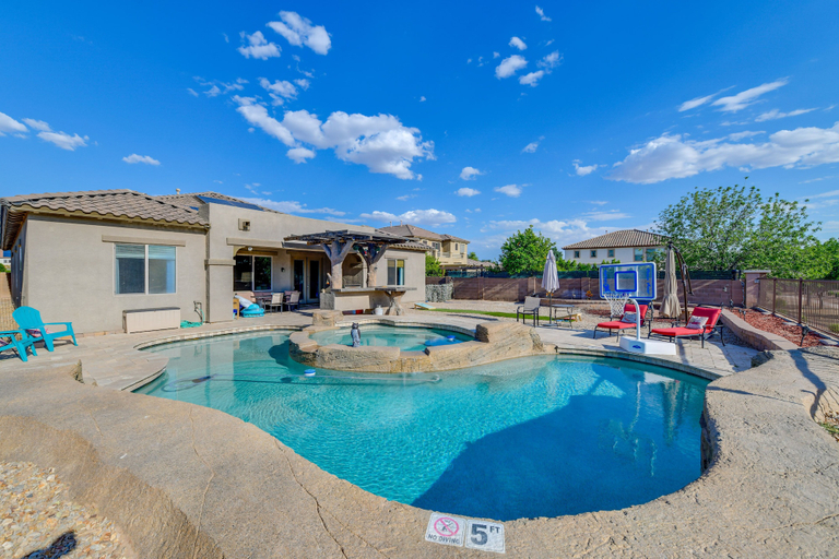 Sport & Beauty 1, Stunning Queen Creek Getaway w/ Private Pool!, Maricopa