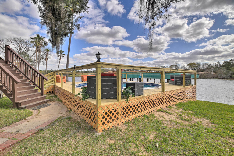 Exterior & Views 2, Waterfront San Jacinto River Home w/ Boat Slip!, Houston