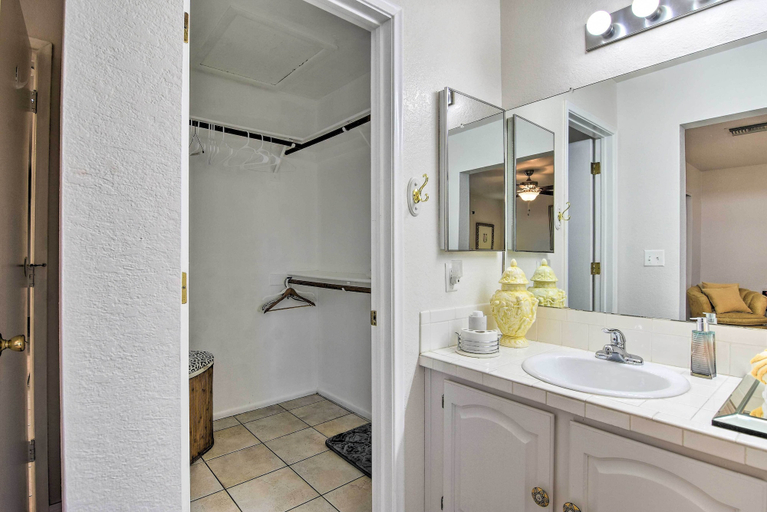 Bathroom 4, Sun-lit Tucson Digs w/ Private Pool & Patio!, Pima