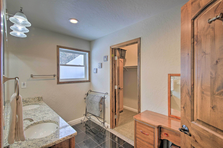 Bathroom 4, Expansive Group Lake House w/ Private Hot Tub!, Bonner