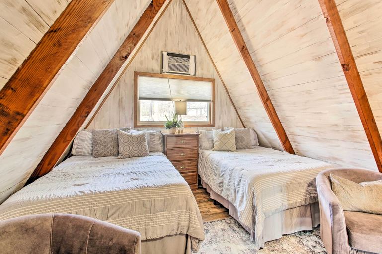 Bedroom 3, Lake Hamilton Cabin: Boating Getaway!, Garland