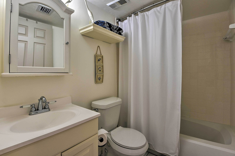 Bathroom 5, Beachfront Resort Condo w/ Panoramic Ocean Views!, Volusia
