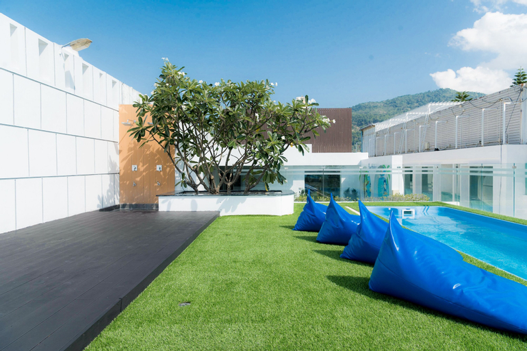 Swimming Pool 16