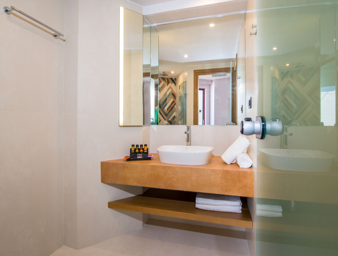 Bathroom 5, M City Hotel, Crete