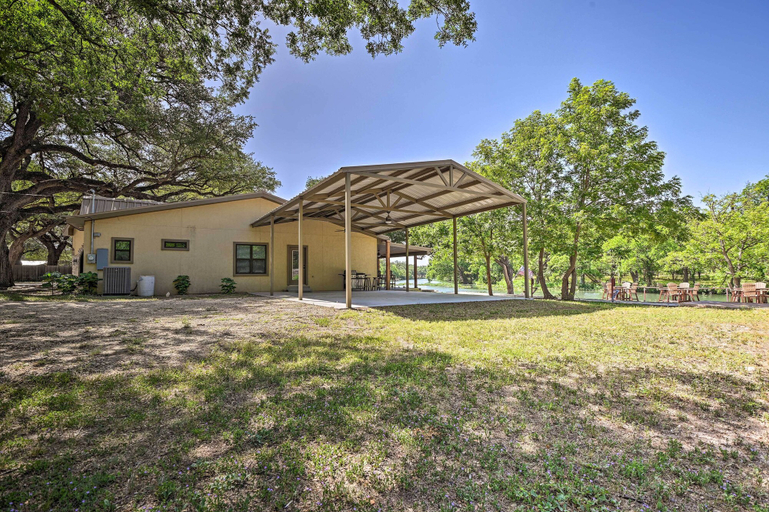 Exterior & Views 2, Spacious Christoval Home With Riverfront Oasis!, Tom Green
