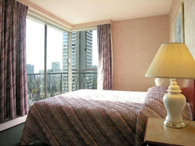 Bedroom 3, Tropicana Suite Hotel, Greater Vancouver