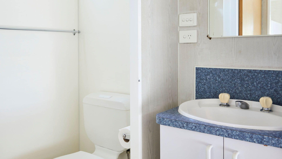 Bathroom 4, Horseshoe Bay Holiday Park, Kempsey
