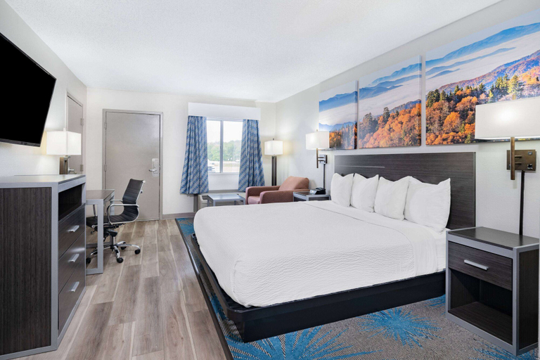 Bedroom 3, Days Inn by Wyndham Hamilton, Marion