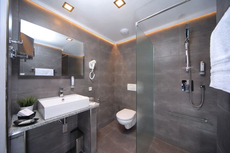 Bathroom 4, Hotel Central 1920, Trutnov