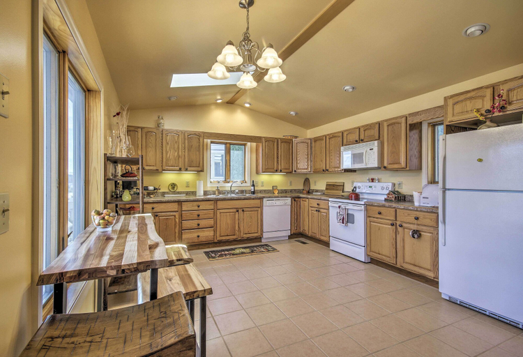 Others 5, Deep Creek Lake Townhome w/ Deck & Water Views, Garrett