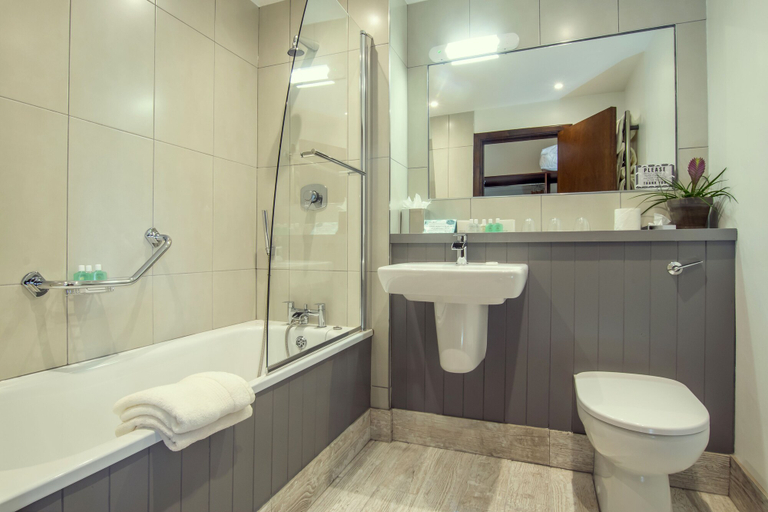 Bathroom 4, The Ardagh Hotel & Restaurant