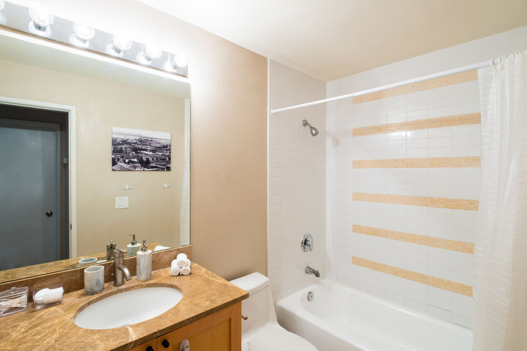 Bathroom 3, La Jolla UTC 42, San Diego