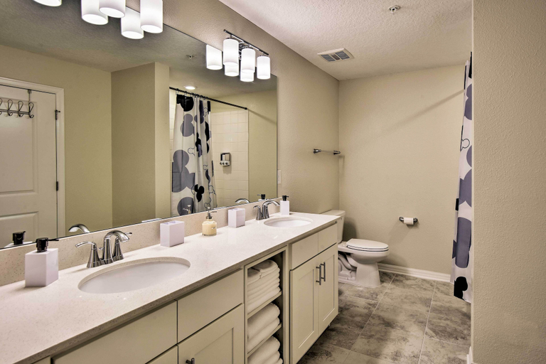 Bathroom, Kissimmee Condo w/ Resort-Style Amenities!, Osceola