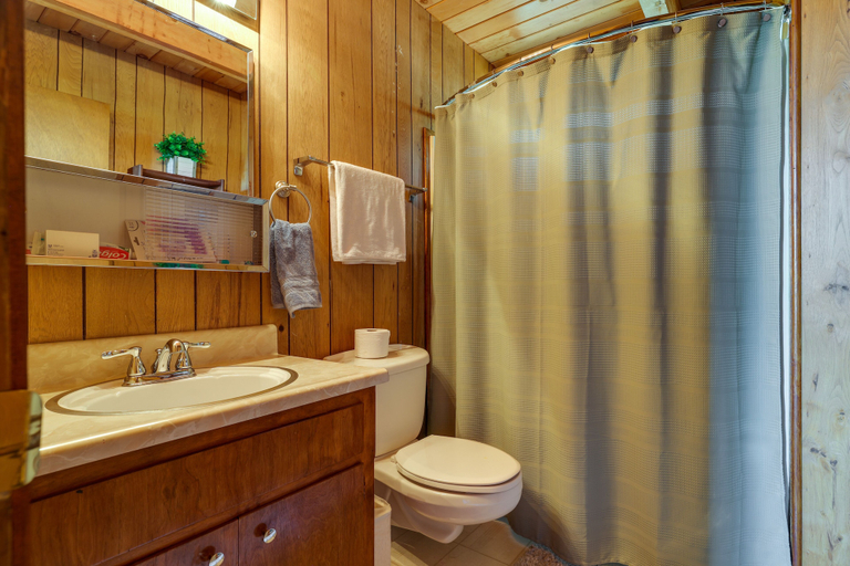 Bathroom 4, Hike, Bike & Golf: Peaceful Cabin in Twain Harte!, Tuolumne