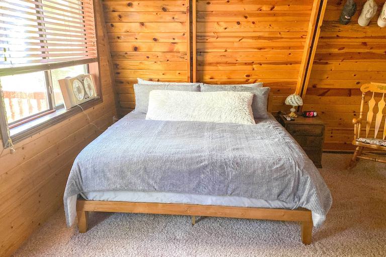 Bedroom 3, Near Hiking & Golfing: Munds Park Cabin w/ Deck!, Coconino