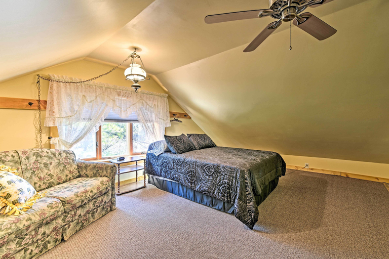 Bedroom 2, 'Honey House Cabin' - A Quiet Countryside Retreat!, Elkhart