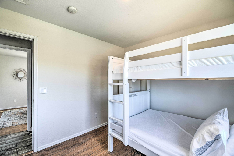 Bedroom, Bright Surprise Home with Pool, Near Spring Training, Maricopa
