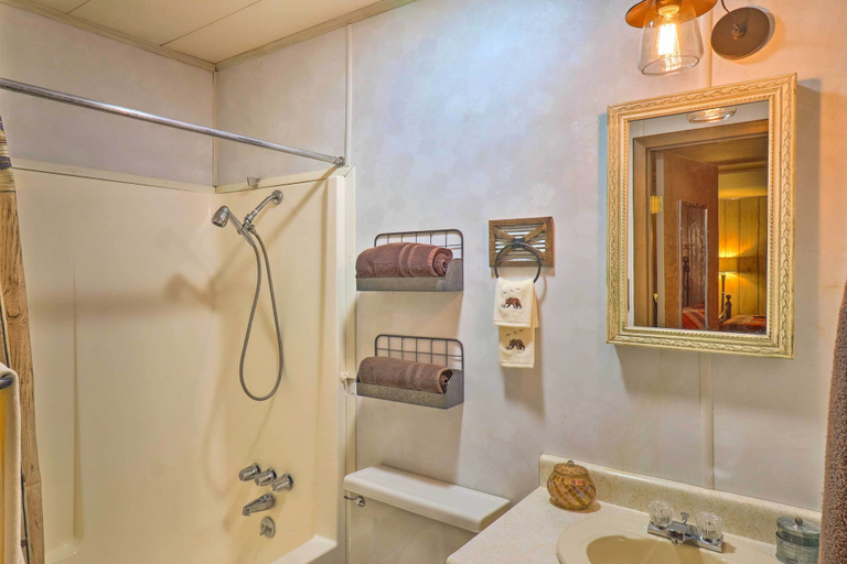 Bathroom 4, Show Low Cabin w/ Fire Pit: Near Hiking!, Navajo