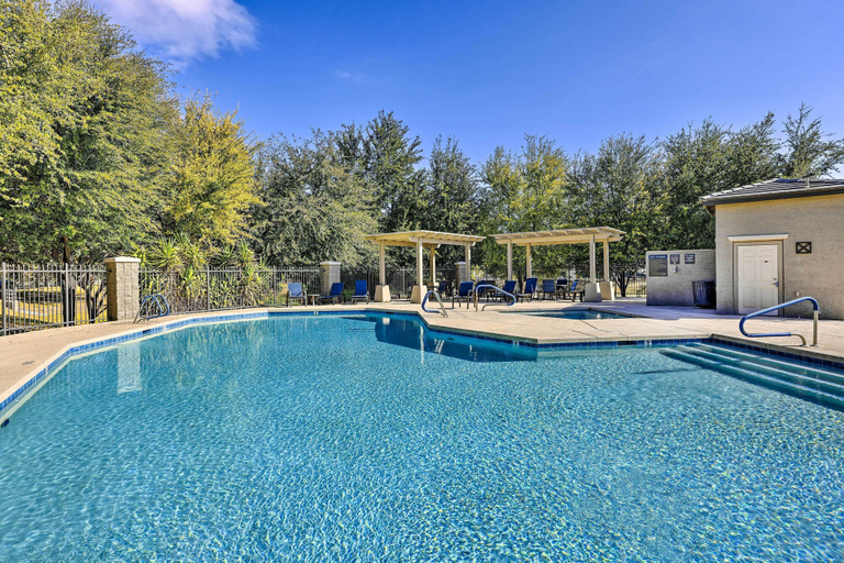 Sport & Beauty, Bright Goodyear Home: Community Pool, Hot Tub, Maricopa