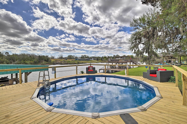 Waterfront San Jacinto River Home with Boat Slip!, Harris