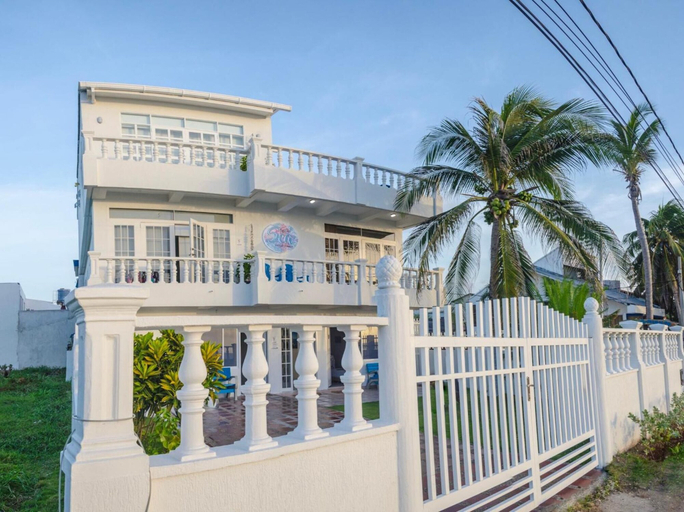 Exterior & Views 2, By The Sea Guest House, San Andrés